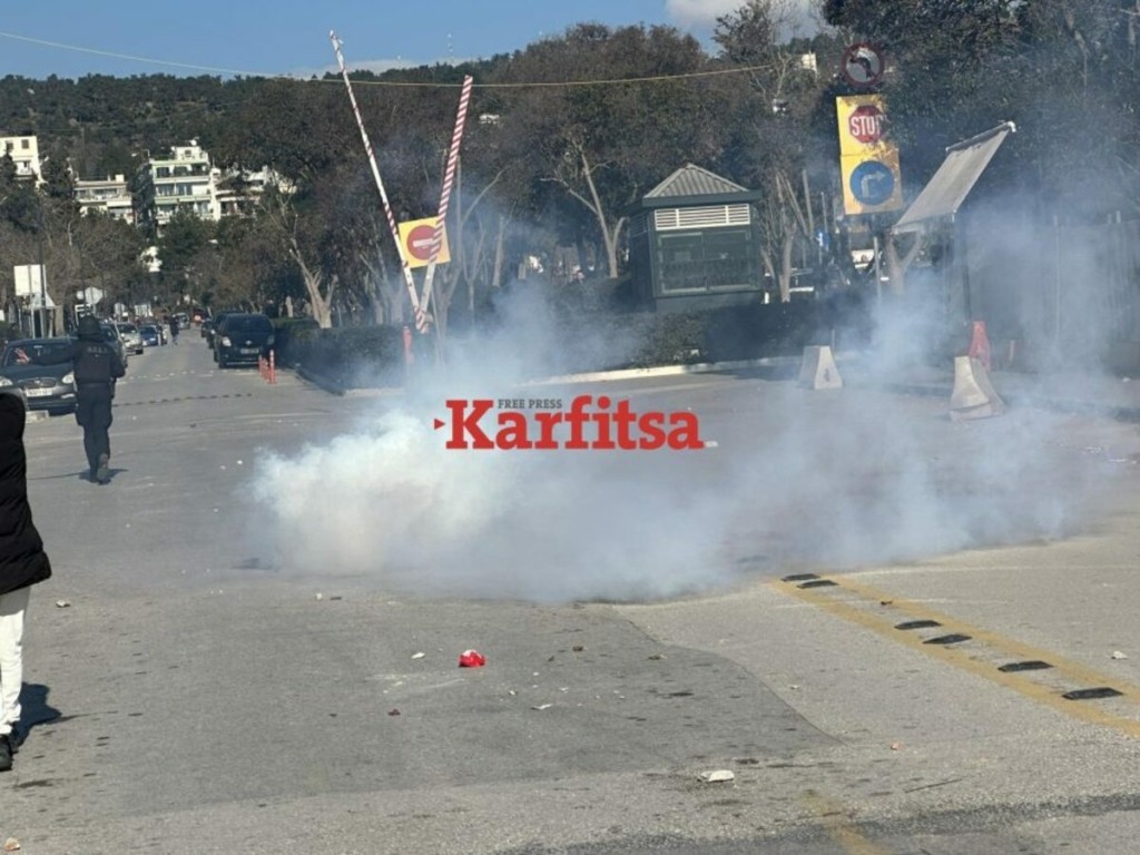Εκτεταμένα επεισόδια στο ΑΠΘ: Μέσα στο πανεπιστήμιο τα ΜΑΤ -Έκλεισε η Εγνατία Οδός