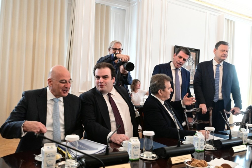 Τα «πηγαδάκια» στο υπουργικό συμβούλιο (pics)