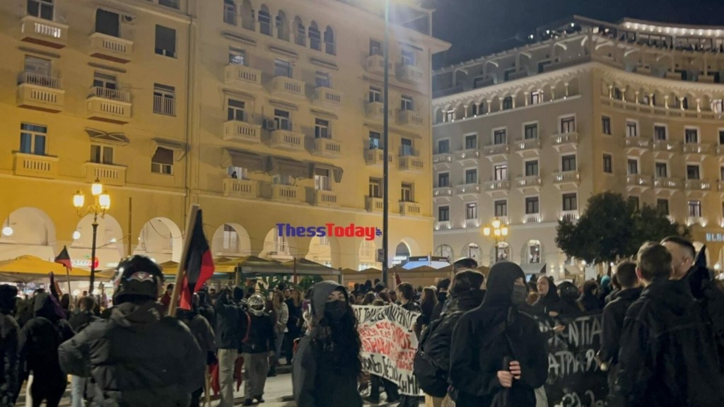 Θεσσαλονίκη: Ένταση και 16 προσαγωγές στη συγκέντρωση αντιεξουσιαστών κατά της τρανσοφοβίας