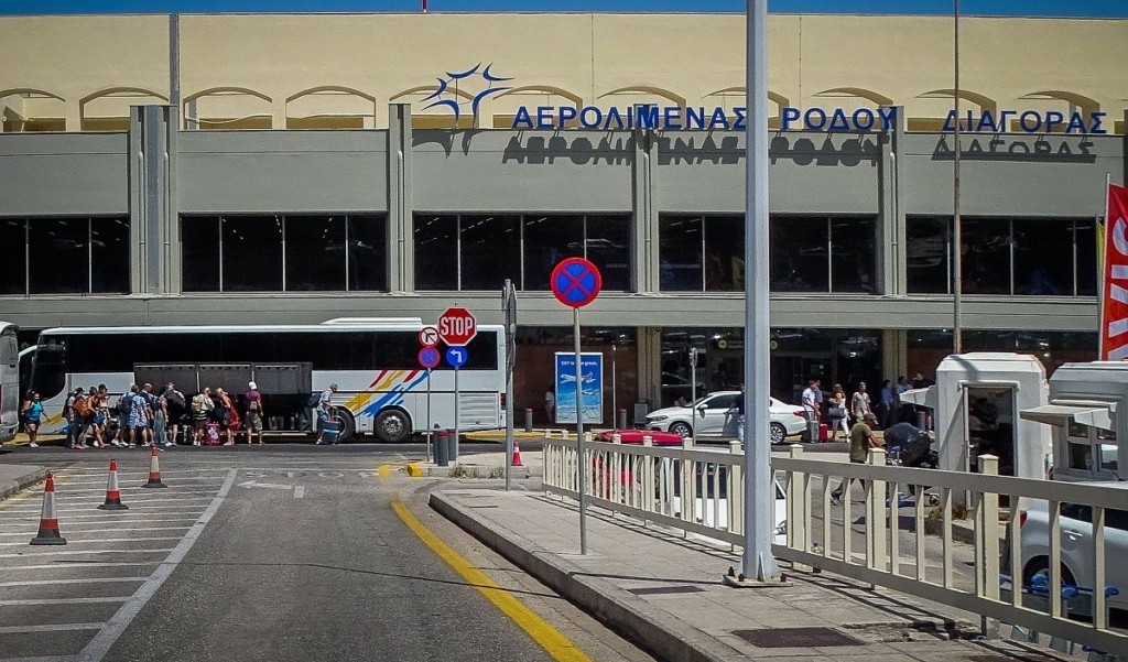 Αναγκαστική προσγείωση αεροπλάνου στο αεροδρόμιο της Ρόδου – Καλά στην υγεία τους όλοι οι επιβαίνοντες