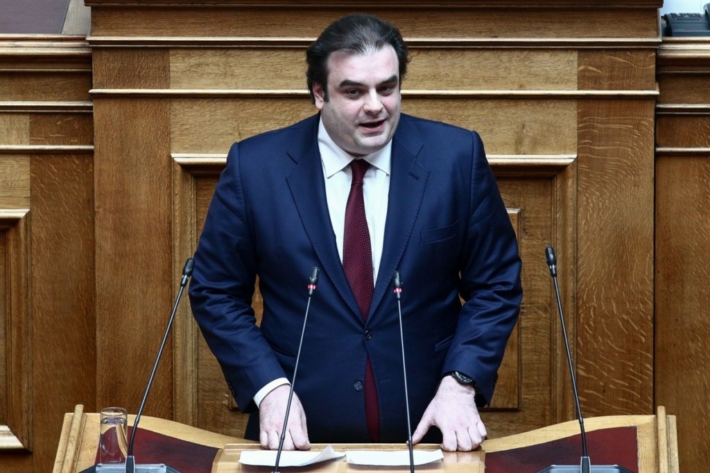 Αλλαγή στάσης από το ΠΑΣΟΚ και προϋποθέσεις για το άρθρο 16 – Απάντηση με «έκτη κυβίστηση» από Πιερρακάκη