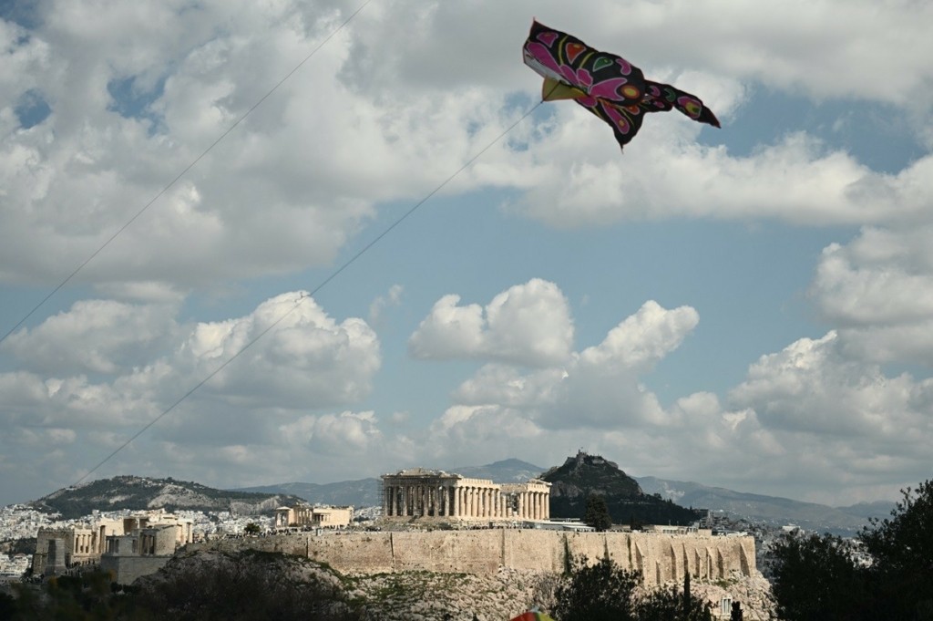 Μουσική, σαρακοστιανά και πέταγμα χαρταετού – Σε ρυθμούς Καθαράς Δευτέρας η χώρα