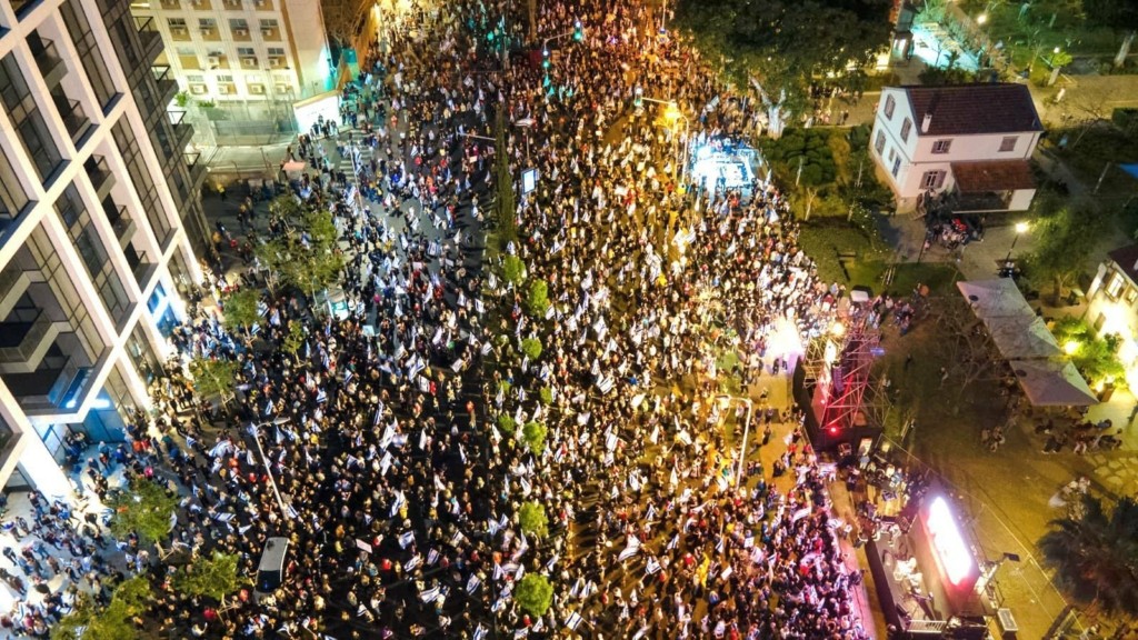 Χιλιάδες Ισραηλινοί ξανά στους δρόμους ζητώντας την παραίτηση Νετανιάχου