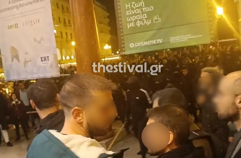 Θεσσαλονίκη: Κουκουλοφόροι απείλησαν τον Κασσελάκη στο “Ολύμπιον” και χτύπησαν αστυνομικό -Δείτε βίντεο