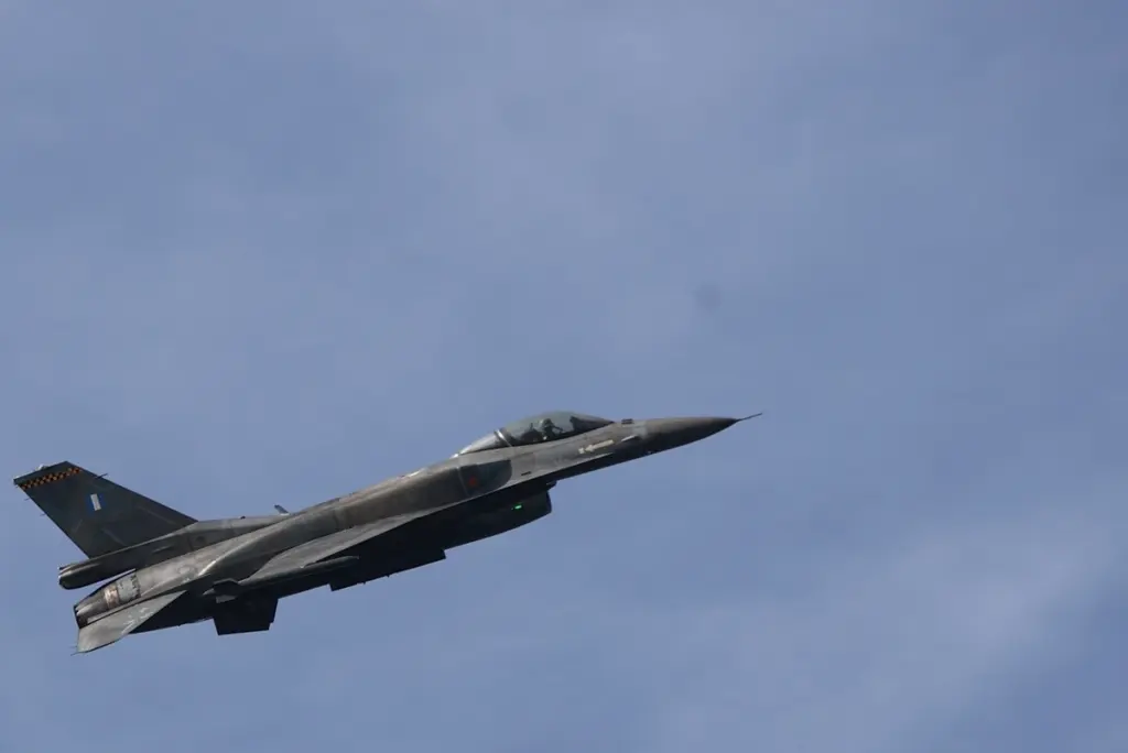 Βρετανικά αεριωθούμενα πέταξαν σε 12ωρη αποστολή με τις ΗΠΑ, το ΝΑΤΟ κοντά στα ρωσικά σύνορα