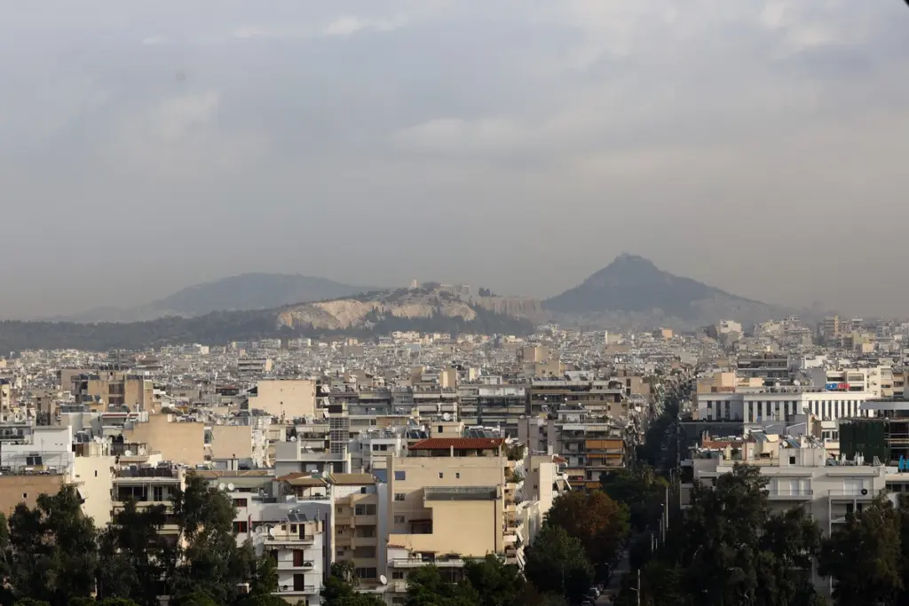 Καιρός σήμερα: Αφρικανική σκόνη με λασποβροχές – Πού θα βρέξει