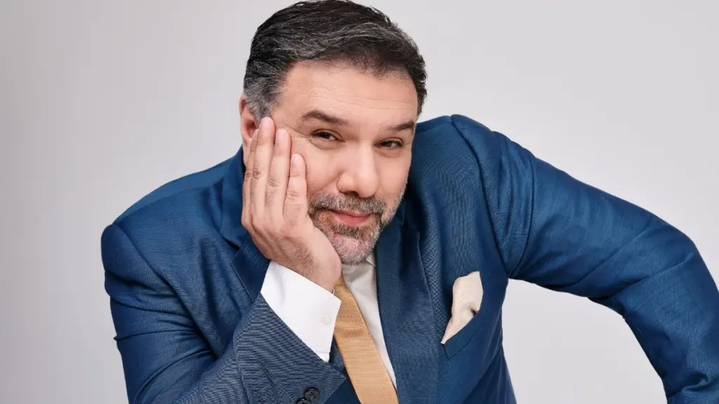 Ο Γρηγόρης Αρναούτογλου σταματά προσωρινά το ραδιόφωνο για τους νεκρούς στη “Βιολάντα” και το τροχαίο με τους οπαδούς του ΠΑΟΚ