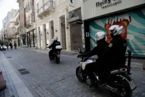 Αθήνα: Τέσσερις προσαγωγές και μια σύλληψη σε πορεία αναρχικών στο κέντρο