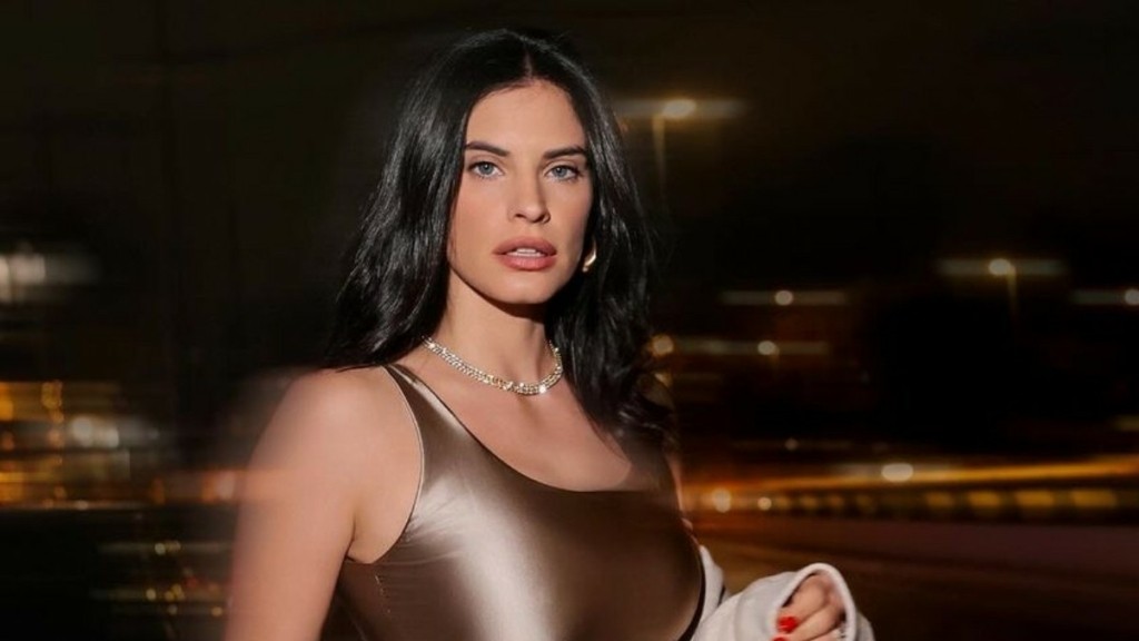 Δείτε την Χριστίνα Μπόμπα να χορεύει pole dancing – «Το προσπαθώ…»