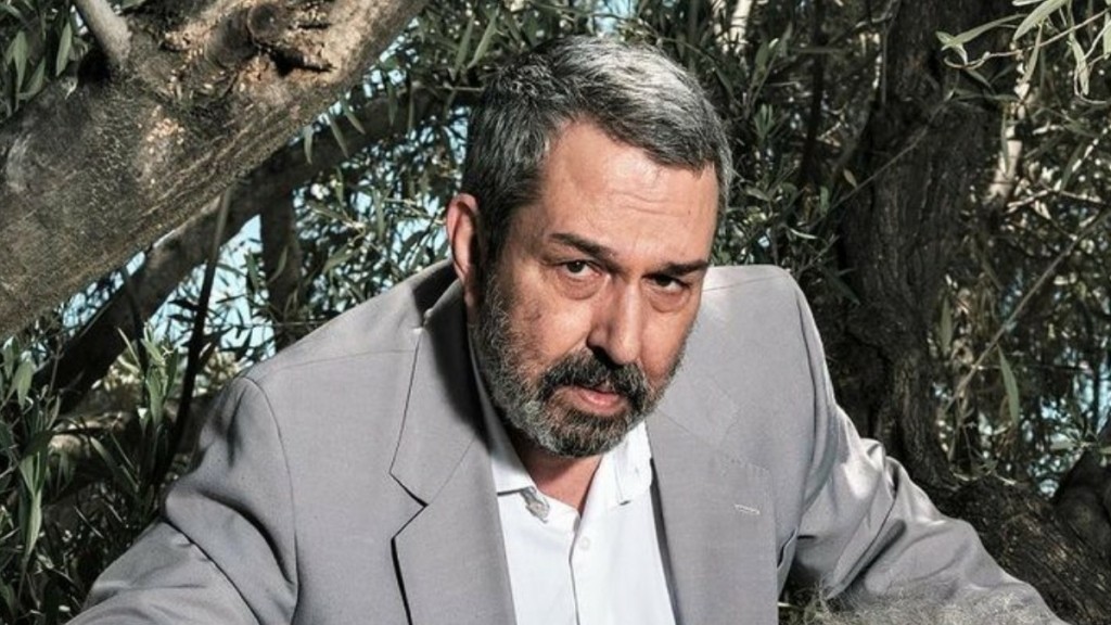 Αυτός θα είναι ο αντικαταστάτης του Χρήστου Χατζηπαναγιώτη στους “Μπαμπάδες με ρούμι”