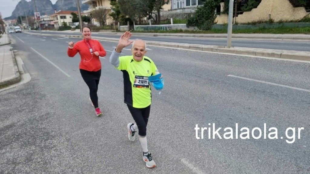 Δρομέας 88 ετών στον 15ο Ημιμαραθώνιο Καλαμπάκα – Τρίκαλα (vid)