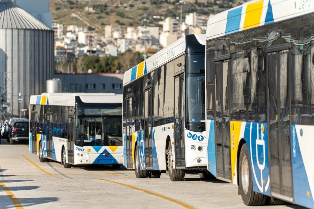 Στους δρόμους της Αθήνας και της Θεσσαλονίκης τα «πράσινα» λεωφορεία