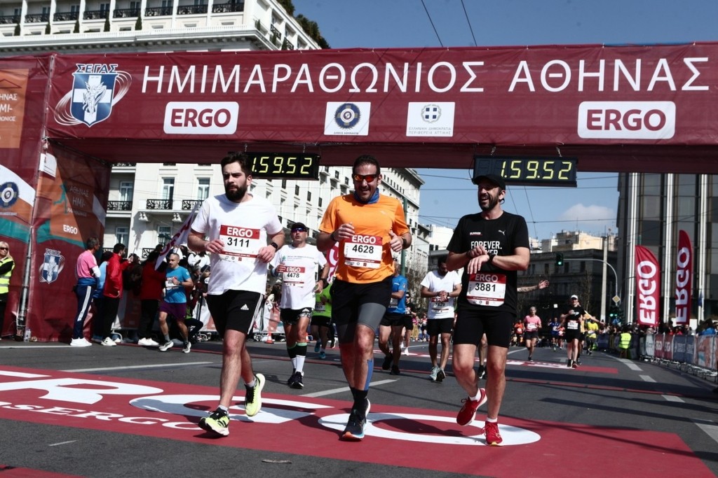 12ος Ημιμαθαρώνιος Αθήνας: Απροσπέλαστο το κέντρο -Ποιοι δρόμοι είναι κλειστοί