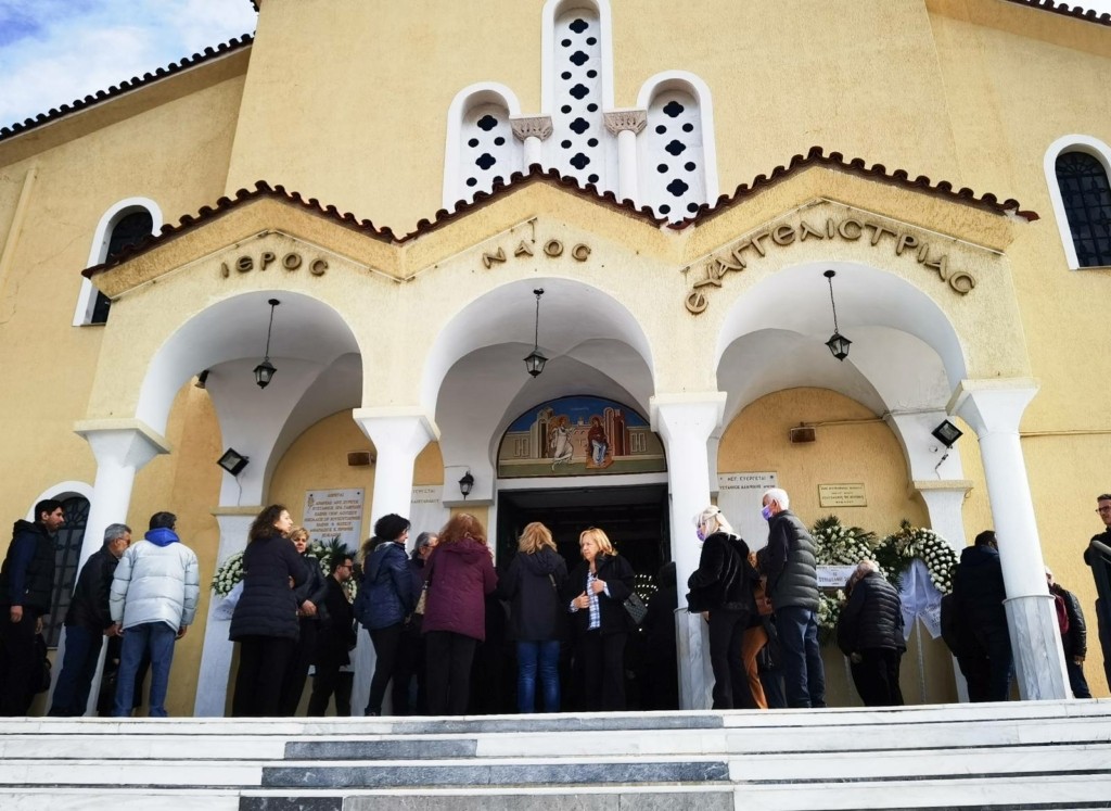 Νίκαια: Σε κλίμα οδύνης το τελευταίο αντίο στον 39χρονο – Τραγική φιγούρα η σύζυγός του
