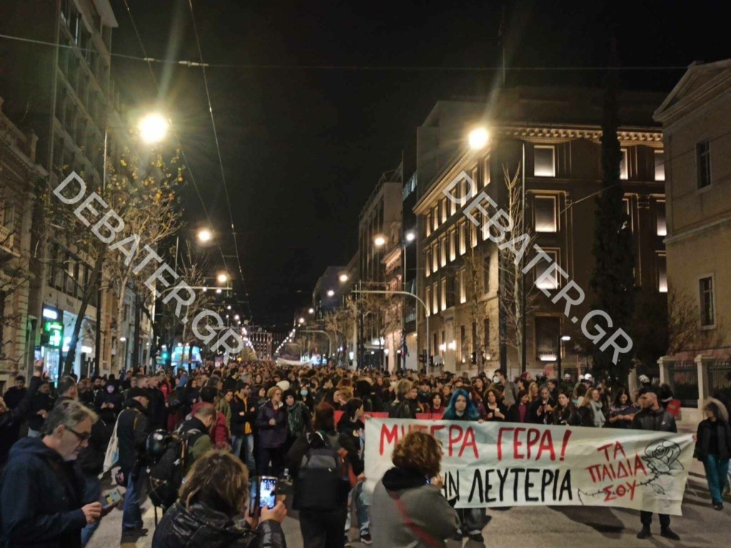 Κολωνός: Μεγαλειώδης πορεία από τα Προπύλαια 2.000 ατόμων για τις εξελίξεις στην υπόθεση βιασμού της 12χρονης