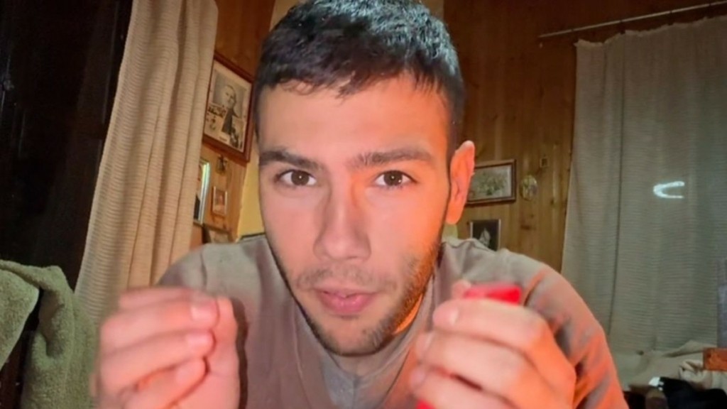 Ορεινή Μέλισσα: Ο viral μελισσοκόμος του TikTok που κάνει θραύση με τα βίντεο του