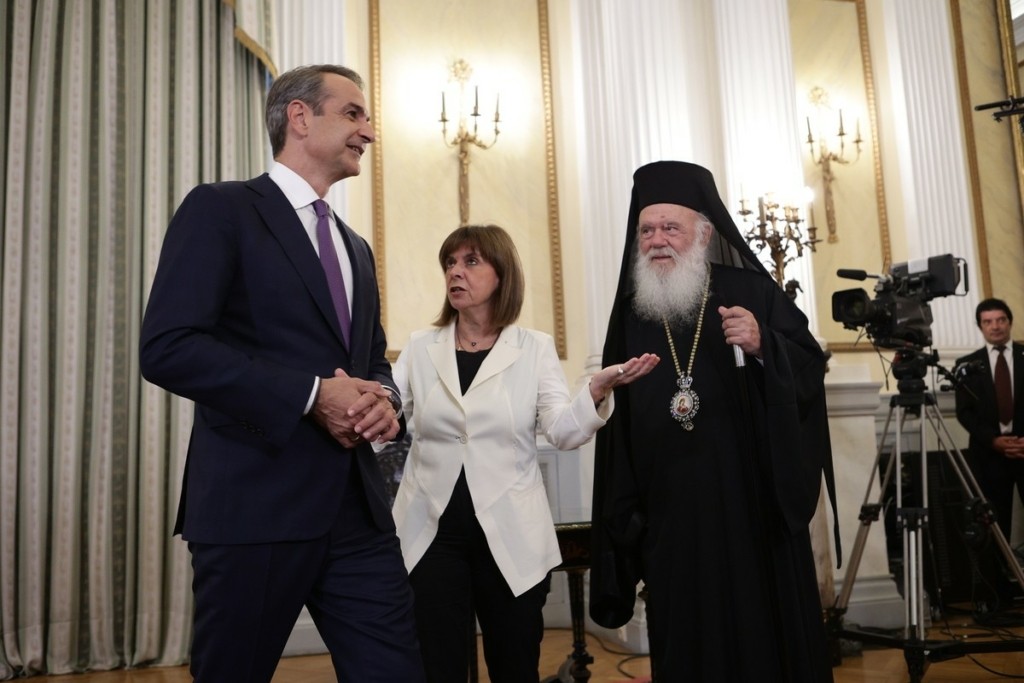 Πονοκέφαλος με…ράσα και …εγκόλπια και Μίτρες, για την κυβέρνηση και όχι μόνο