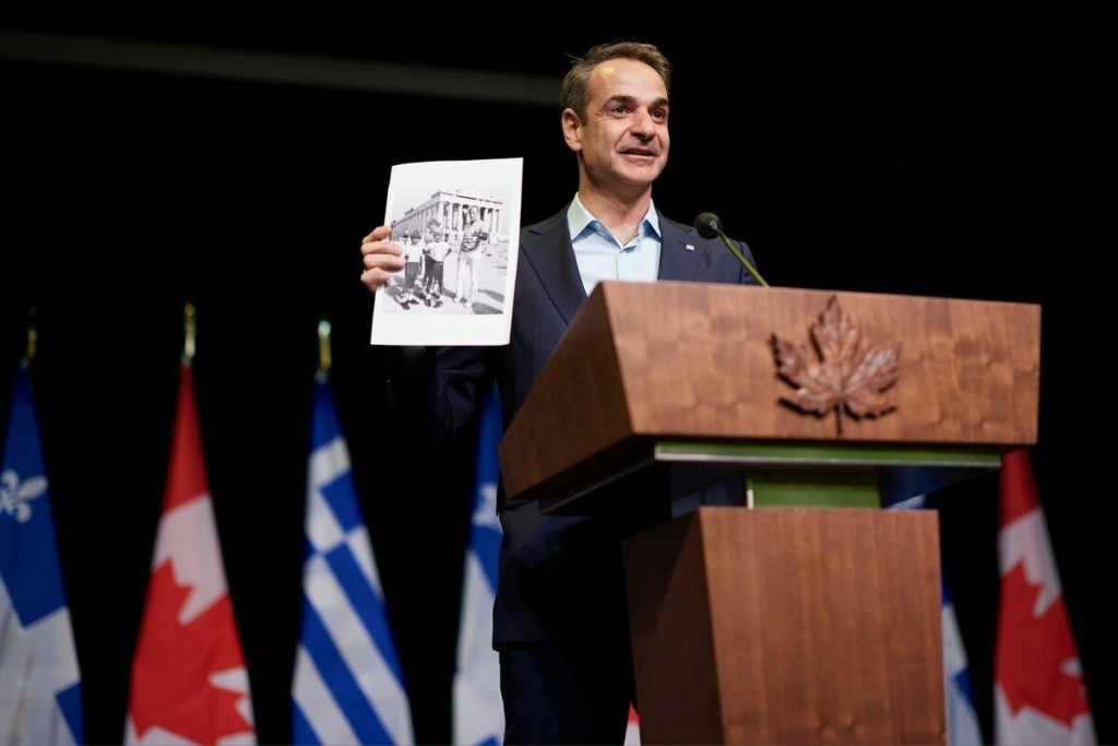 Καναδάς: Ο Μητσοτάκης έδειξε φωτογραφία του Τριντό από την Ακρόπολη πριν από 41 χρόνια