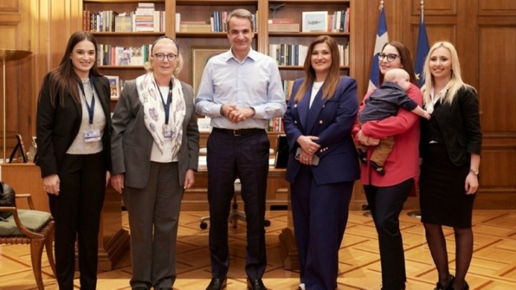 Συνάντηση Μητσοτάκη με πέντε γυναίκες για την Παγκόσμια Ημέρα της Γυναίκας