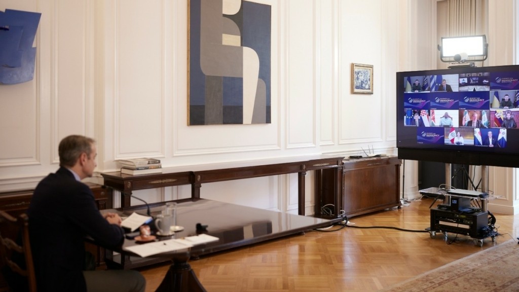 Η παρέμβαση Μητσοτάκη στην 3η Σύνοδο για τη Δημοκρατία, που διεξάγεται στη Νότια Κορέα
