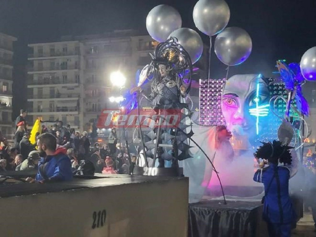 Πατρινό Καρναβάλι 2024: Δείτε live τη Νυχτερινή Ποδαράτη Παρέλαση