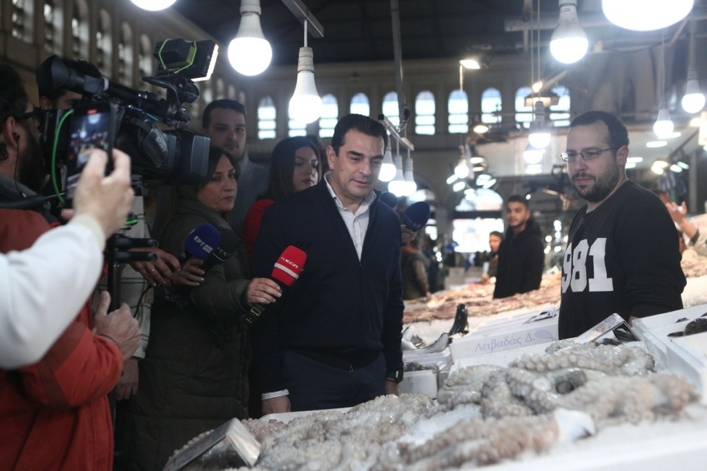 Αυτοψία Κώστα Σκρέκα στη Βαρβάκειο: «Τα μέτρα έχουν αρχίσει να αποδίδουν καρπούς»