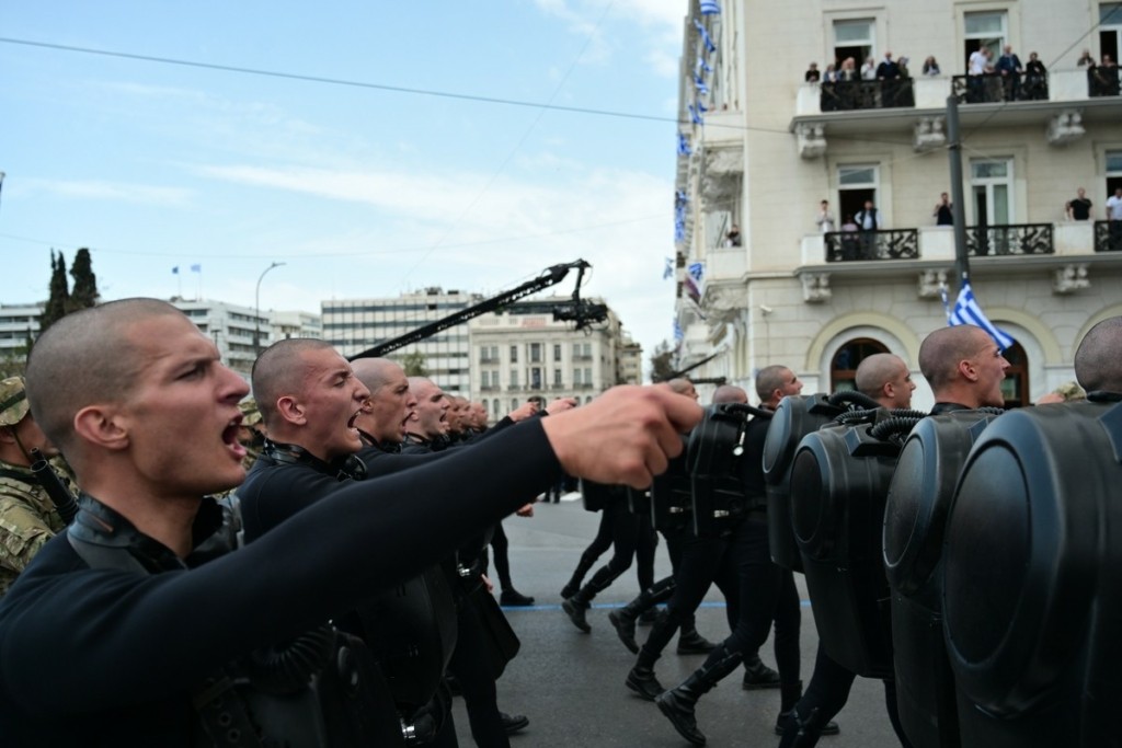 Μεγαλειώδης η στρατιωτική παρέλαση για την 25η Μαρτίου στο κέντρο της Αθήνας