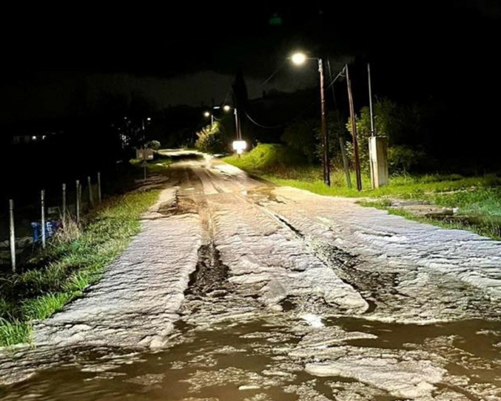 Τρίκαλα: Το έστρωσε με χαλάζι από Σωτήρα μέχρι την Ράξα