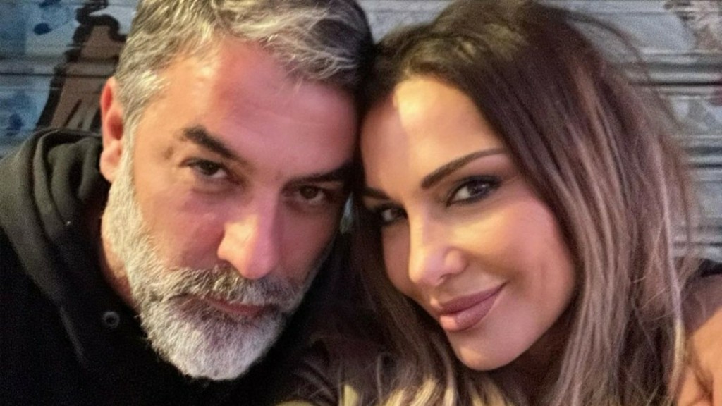 Βασίλης Μπισμπίκης – Η δημόσια ερωτική εξομολόγηση στην Δέσποινα Βανδή