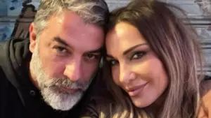 Δέσποινα Βανδή: Στο πλευρό του Βασίλη Μπισμπίκη στο θέατρο – Το βίντεο που ανέβασε