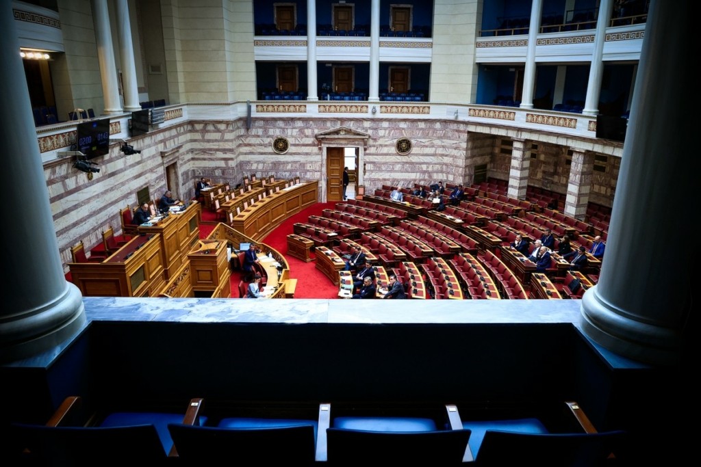 Βουλή: Αντιδράσεις για την τροπολογία για τη ΛΑΡΚΟ