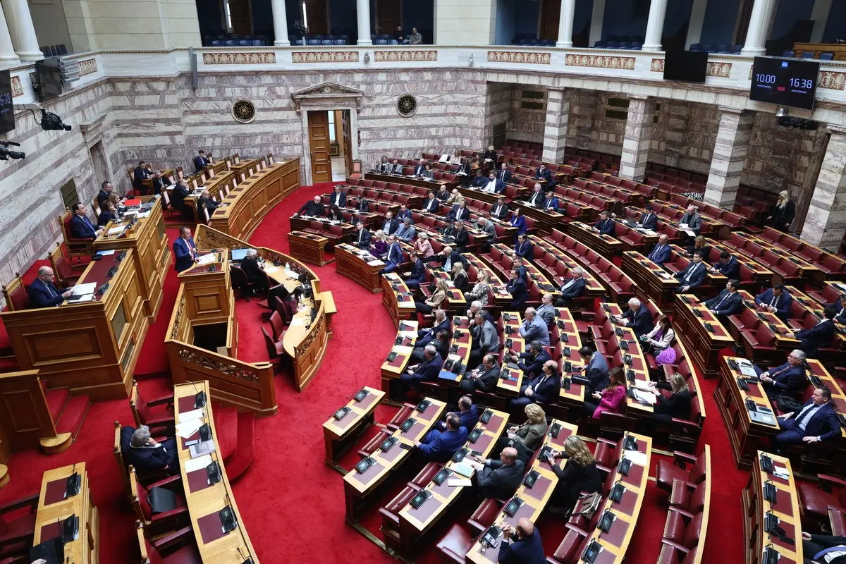 Υπερψηφίστηκε το νομοσχέδιο για τον ελάχιστο συντελεστή φορολόγησης και Golden Visa