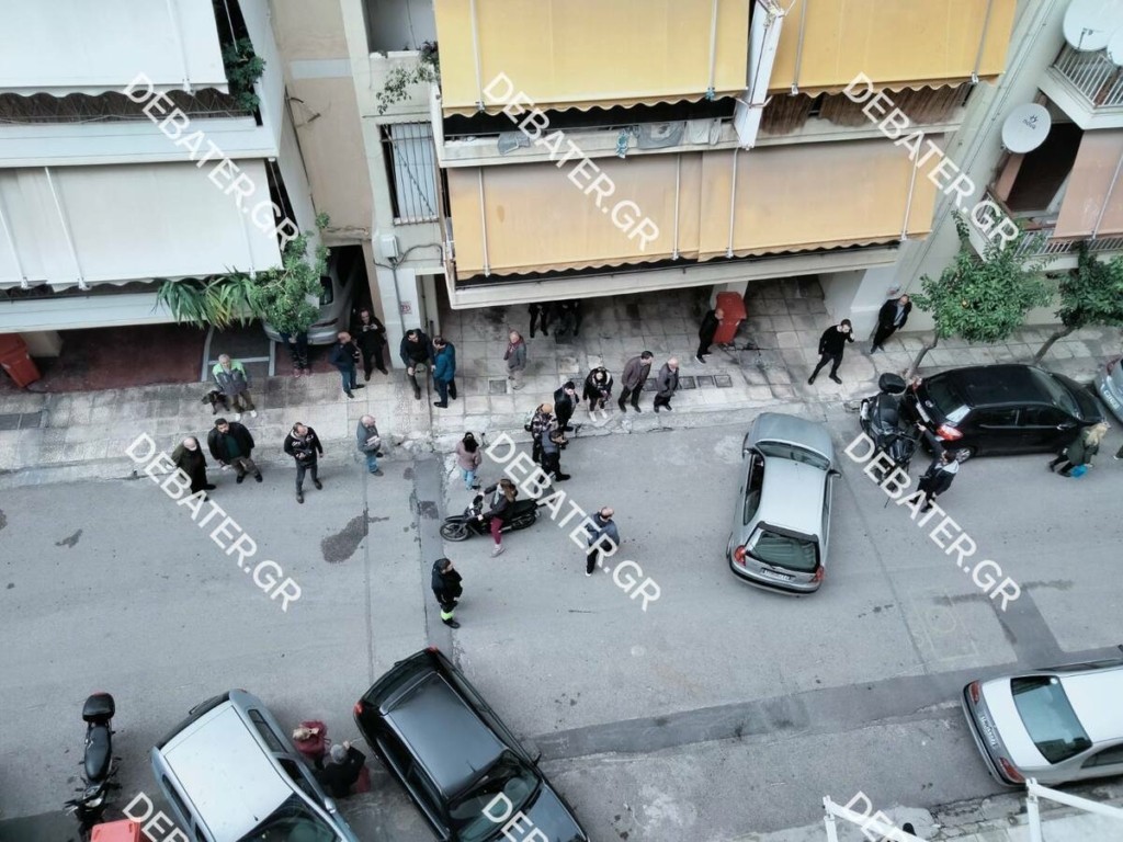 Βύρωνας: Νέα επιχείρηση έξωσης – Τι λέει η ιδιοκτήτρια του σπιτιού στο DEBATER