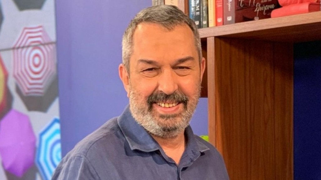 Χρήστος Χατζηπαναγιώτης: Οι νοσοκόμες που τον βοήθησαν μετά το έμφραγμα του έκαναν έκπληξη στο θέατρο (Φωτογραφία)