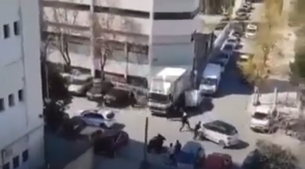 Λιοσίων: Βίντεο ντοκουμέντο από την άγρια καταδίωξη – Εμβόλισε μηχανή της ΔΙ.ΑΣ ο δράστης