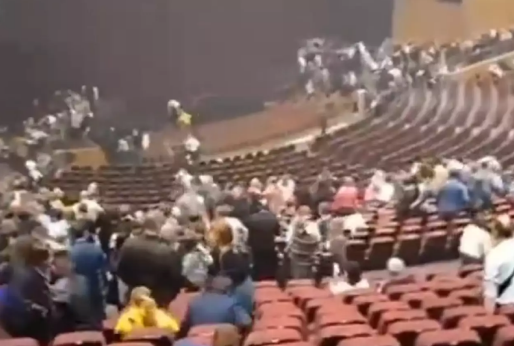 Μακελειό στη Μόσχα με επίθεση ενόπλων σε συναυλιακό χώρο – Πάνω από 40 οι νεκροί και 100 οι τραυματίες