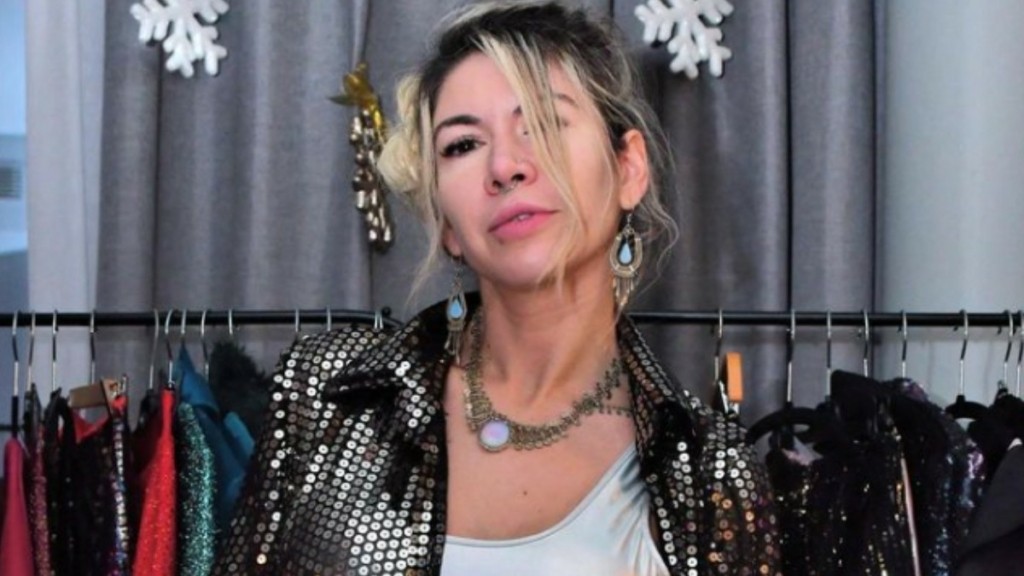Vasilia Niles – Το βιογραφικό της διαγωνιζόμενης του TV Queen με το εκκεντρικό στυλ