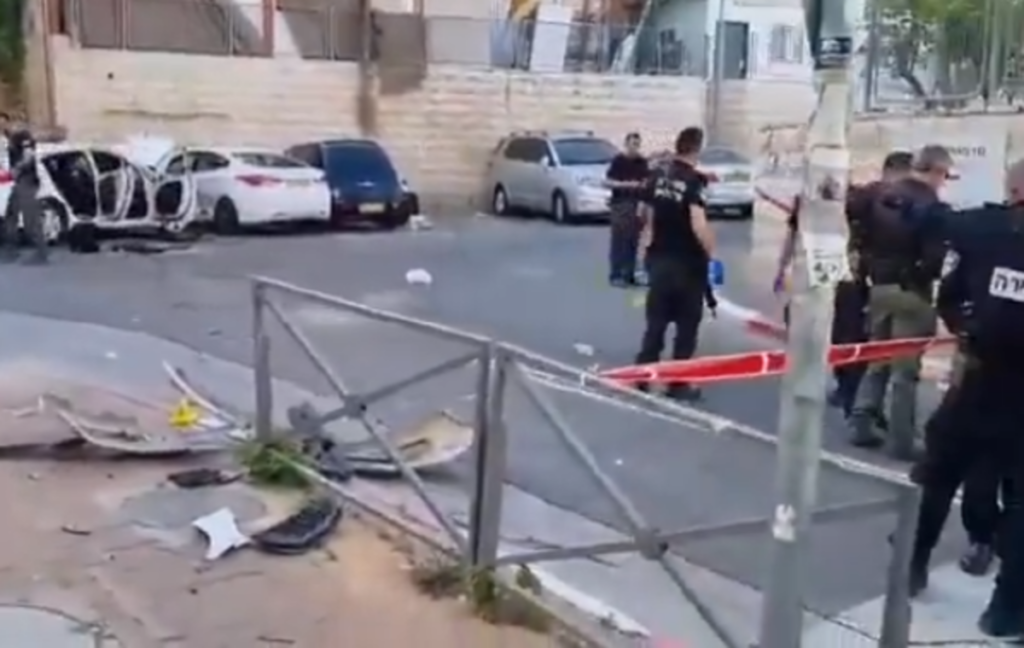 Συναγερμός στο Ισραήλ: Αυτοκίνητο έπεσε πάνω σε πεζούς στην Ιερουσαλήμ (Vid)