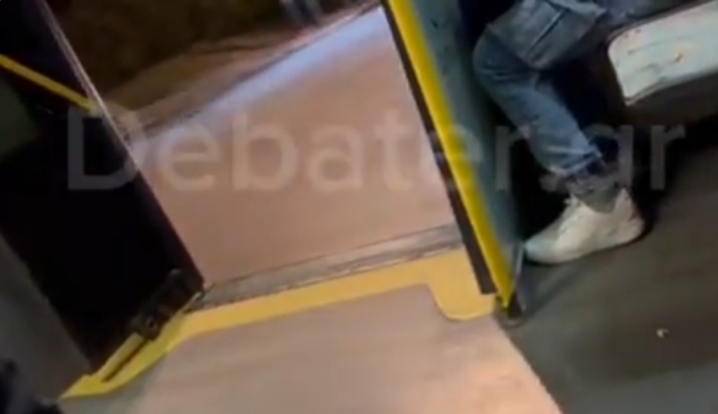 Και άλλο περιστατικό με λεωφορείο της γραμμής να κινείται με ανοιχτές τις πόρτες (vid)