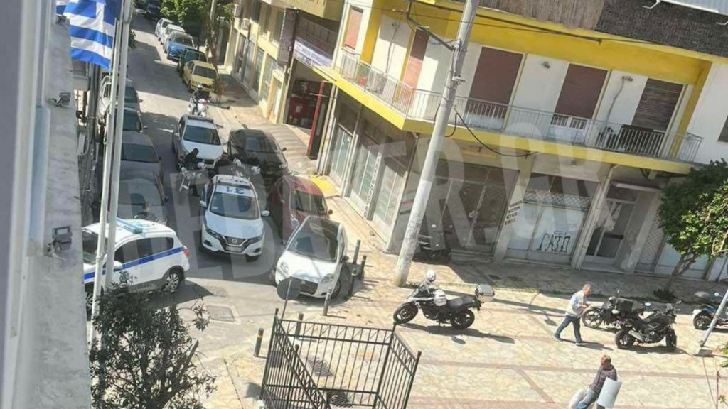 Δικηγόρος εμφανίστηκε στο Πρωτοδικείο Πειραιά με όπλο στη ζώνη του!