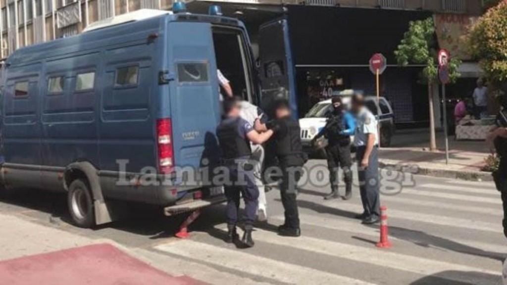«Έμεινε» στο Δομοκό η κλούβα που μετέφερε τον βαρυποινίτη Αλκέτ Ριζάι