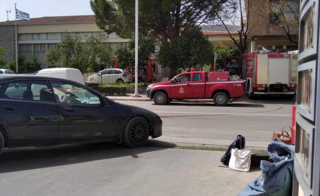 Φωτιά στο ΕΠΑΛ Άμφισσας -Δέκα άτομα μεταφέρθηκαν στο νοσοκομείο (pics)