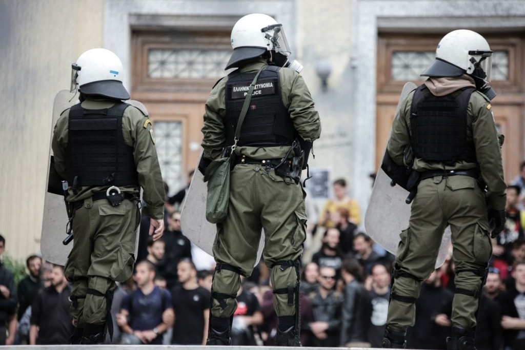 Φθορές κουκουλοφόρων σε ιδιωτικό αγγλόφωνο Κολέγιο στο κέντρο της Αθήνας – Βρήκαν καταφύγιο στην ΑΣΟΕΕ