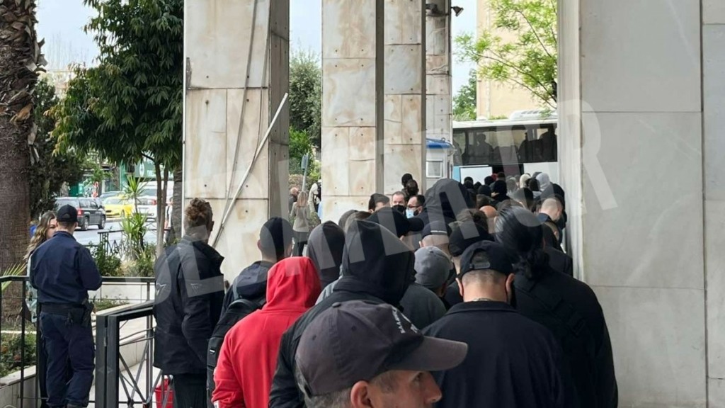 Δολοφονία Λυγγερίδη: Επεισόδιο στην Ευελπίδων με γονείς συλληφθέντων