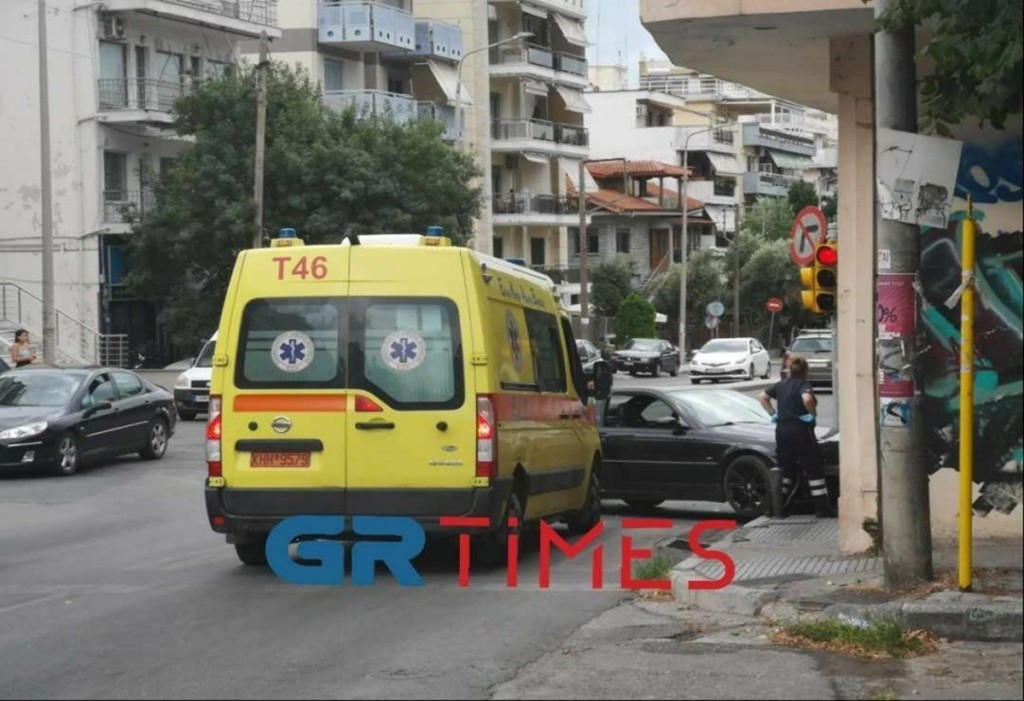 Θεσσαλονίκη: Μηχανή παρέσυρε πεζή – Έφυγε και αναζητείται ο οδηγός