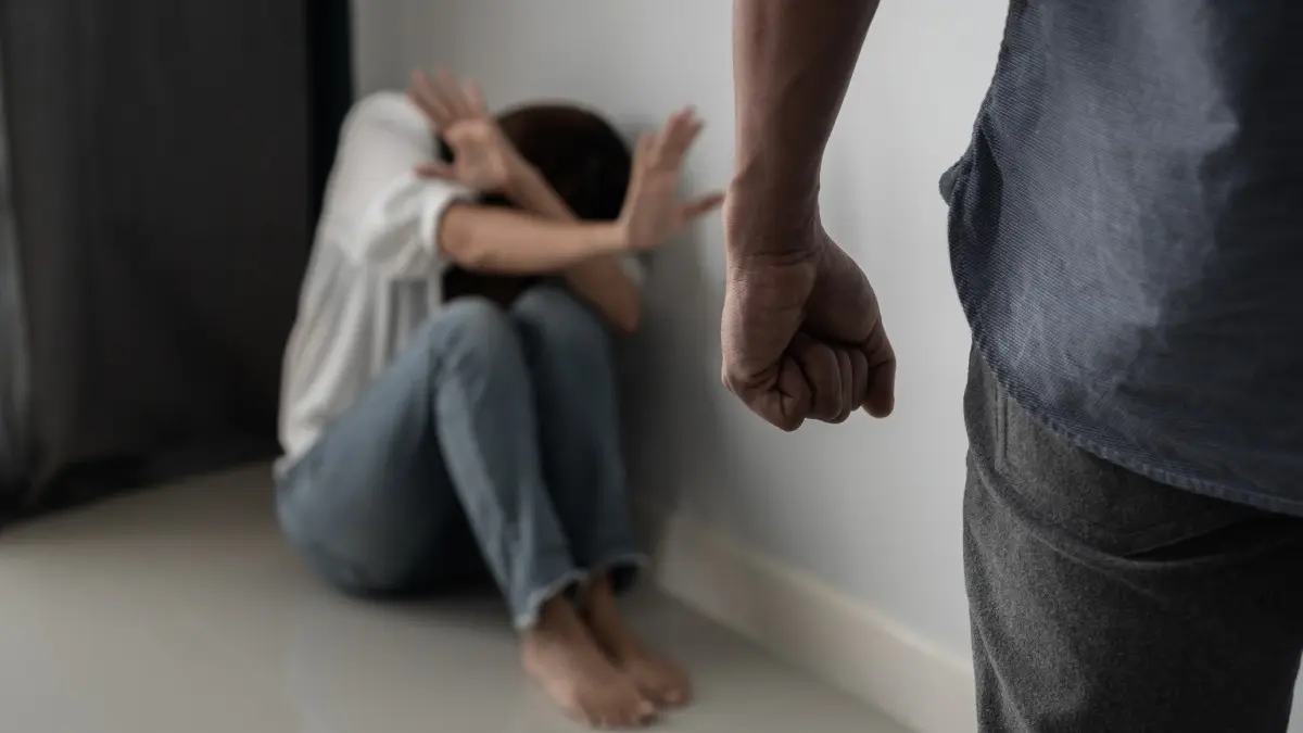 Πρωτοφανές περιστατικό ενδοοικογενειακής βίας στην Κρήτη: Ταξίδεψε από την Γερμανία για να βρει και να ξυλοκοπήσει την πρώην του