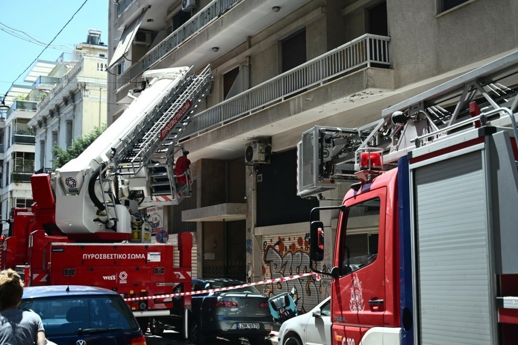 Λήμνος: Χωρίς τις αισθήσεις τους εντοπίστηκαν δύο άτομα έπειτα από φωτιά σε διαμέρισμα