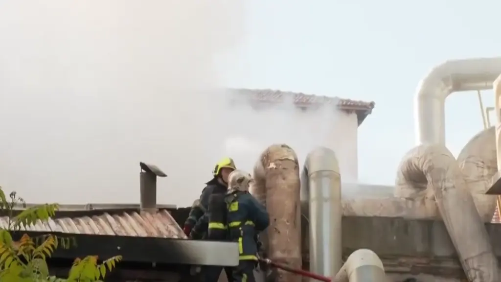 Φωτιά σε κέντρο διασκέδασης στο λιμάνι της Θεσσαλονικής