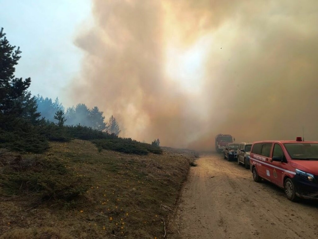 Οριοθετήθηκε η πυρκαγιά στα Πιέρια Όρη