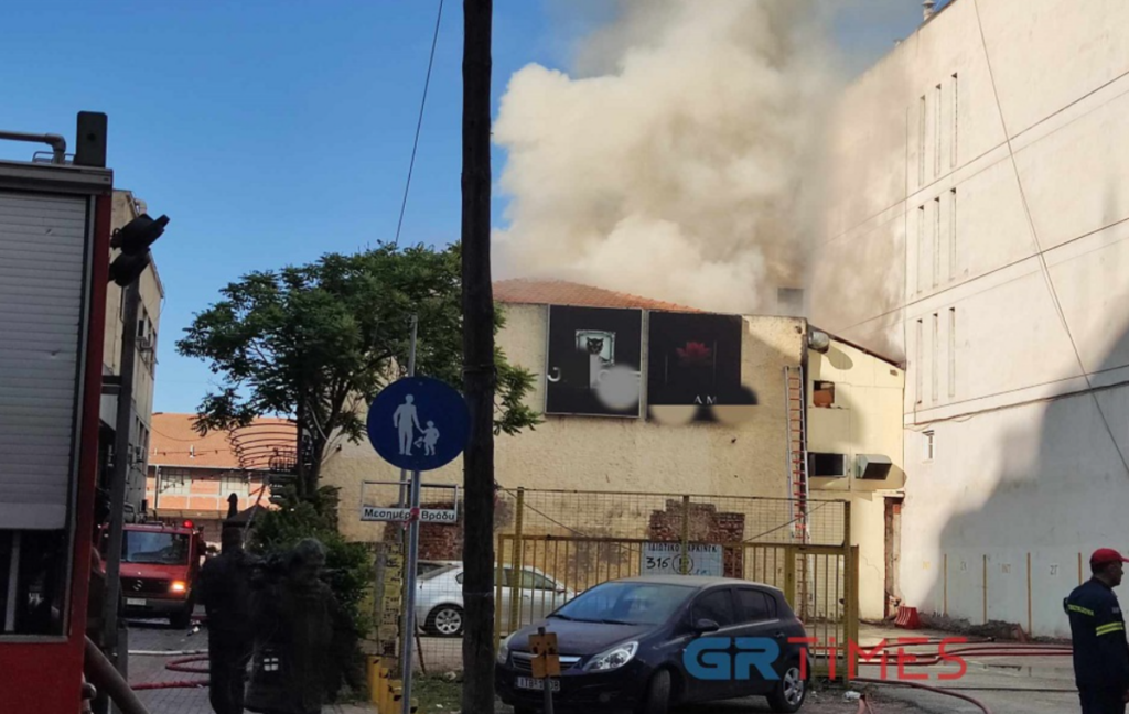 Θεσσαλονίκη: Υπό έλεγχο η φωτιά που ξέσπασε σε κέντρο διασκέδασης
